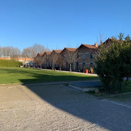 Dom wakacyjny Maison Mitoyenne Mansarde